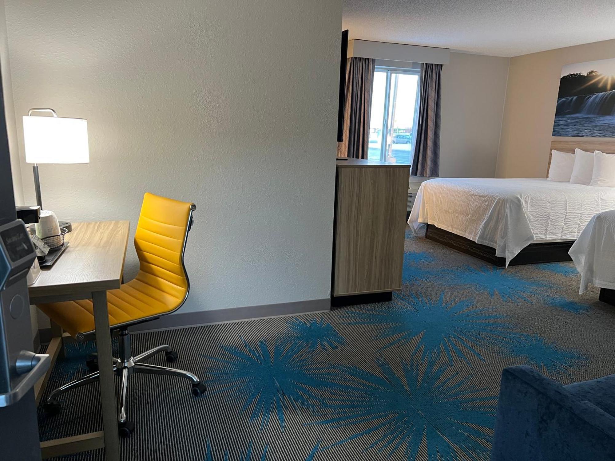 Days Inn By Wyndham Jamestown Exteriör bild
