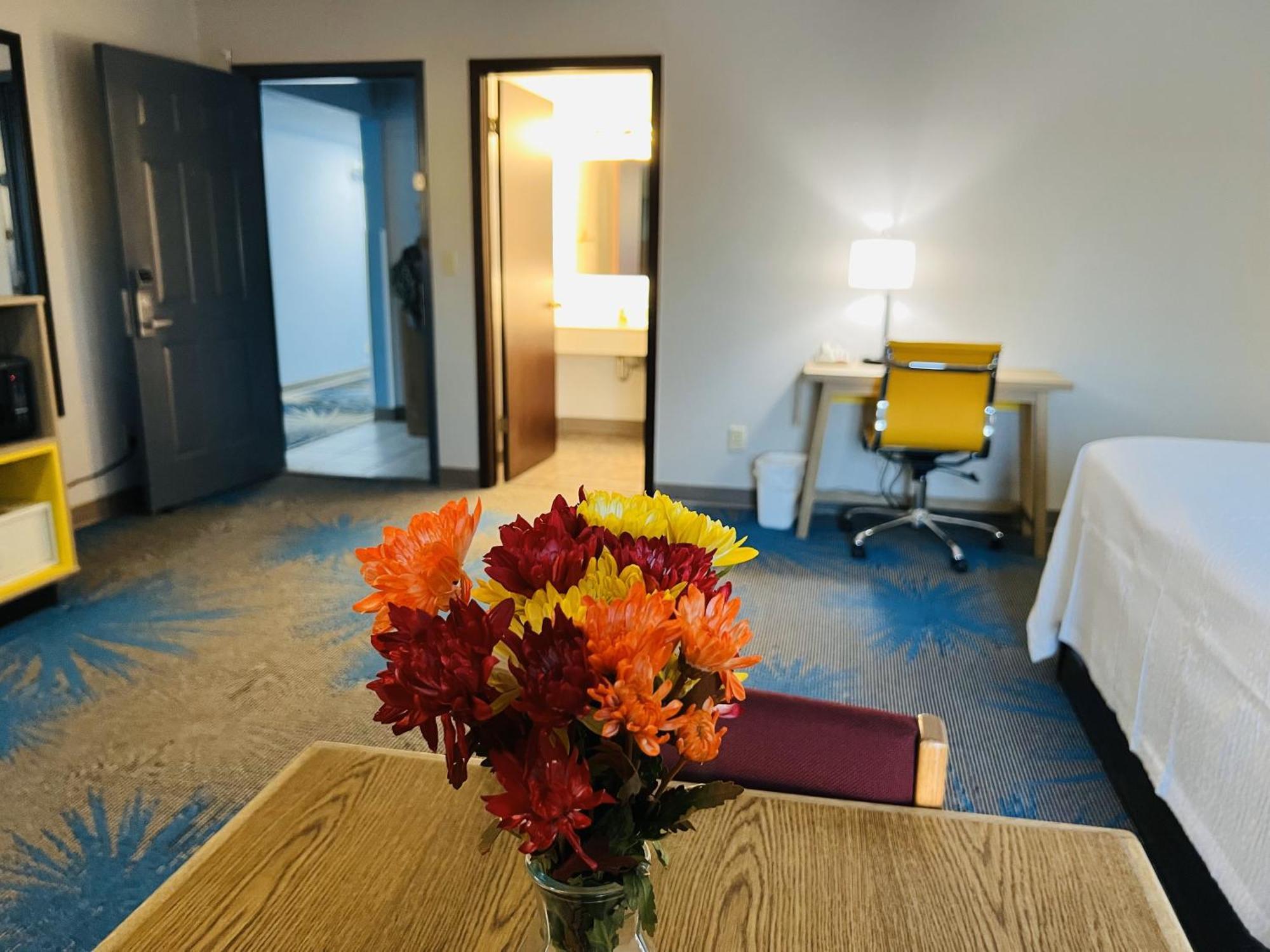 Days Inn By Wyndham Jamestown Exteriör bild