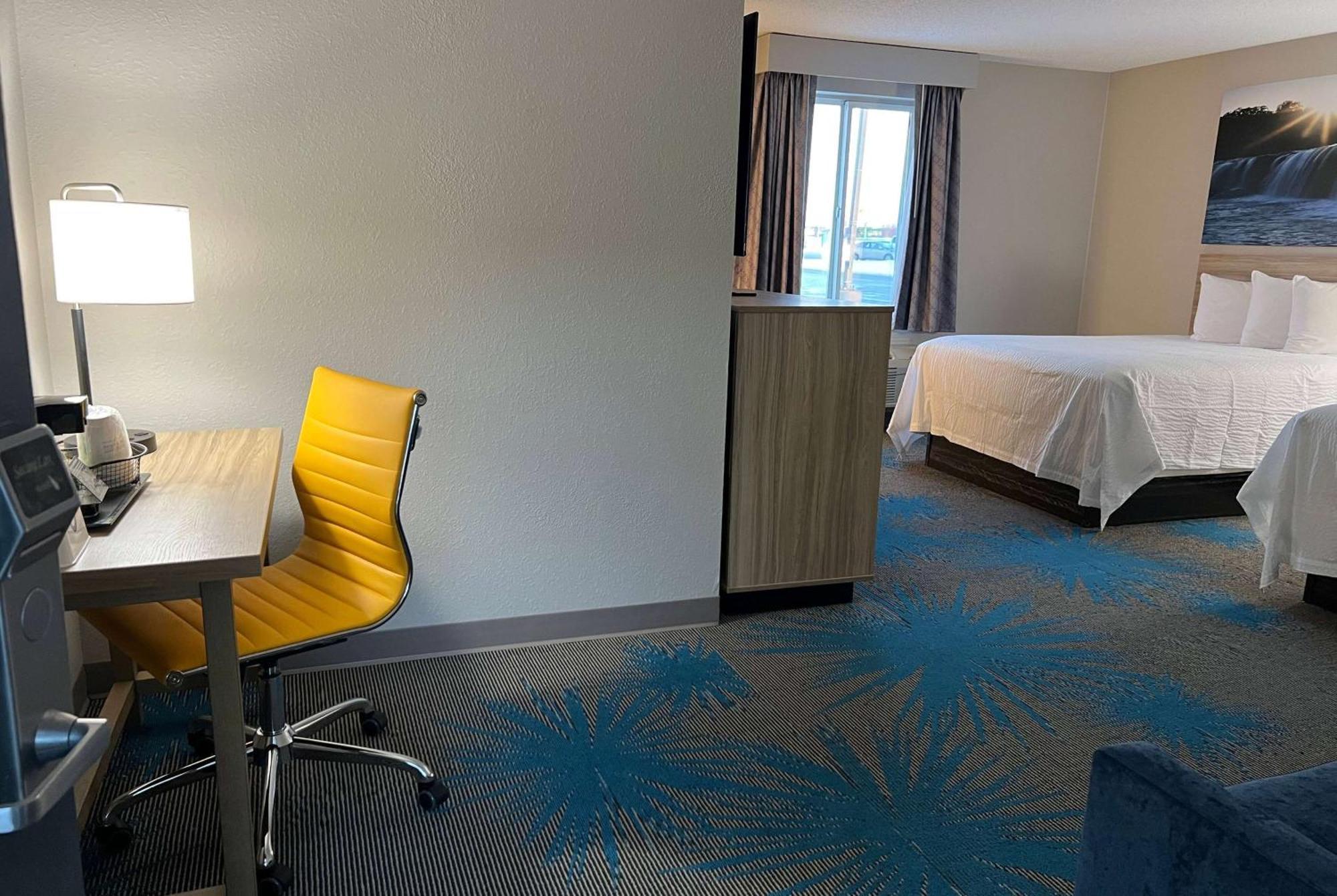 Days Inn By Wyndham Jamestown Exteriör bild